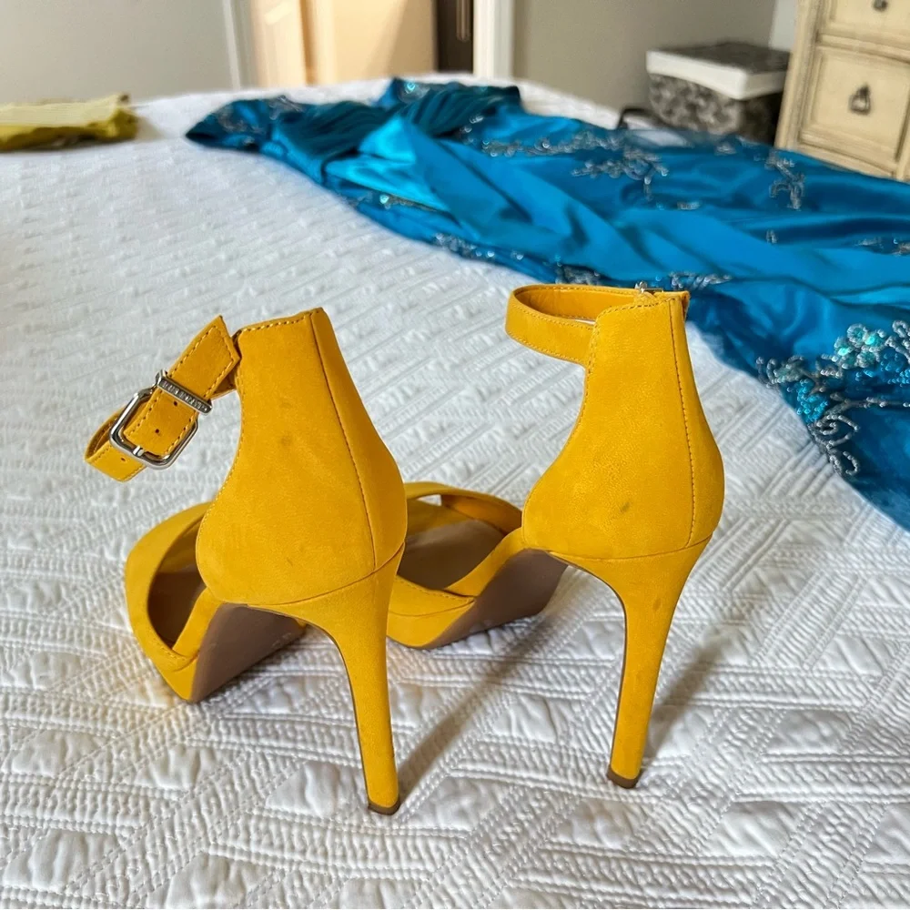 Never used. GIANNI BINI AUSTINNE SUEDE PLATFORM DRESS SANDALS - Picture 10 of 12